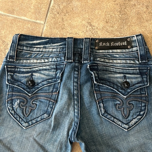 Rock Revival Capri Jeans - Picture 3 of 5